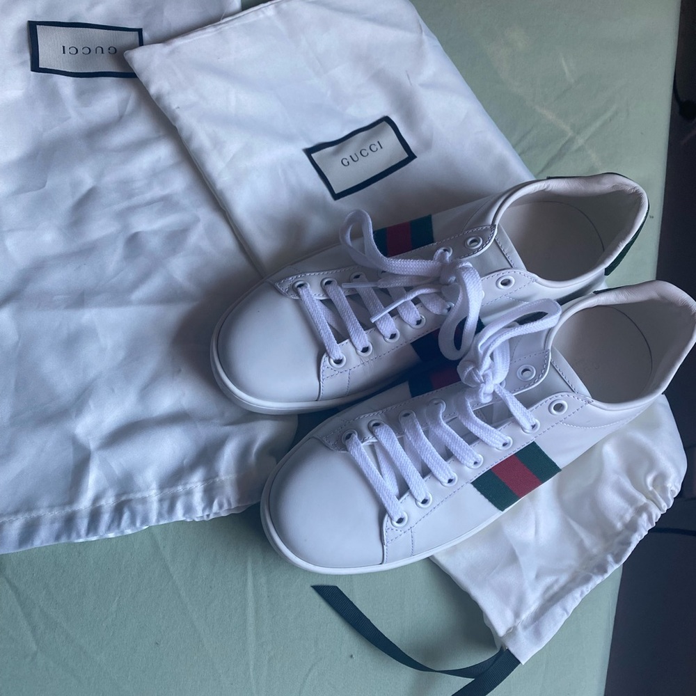 Women Gucci sneakers